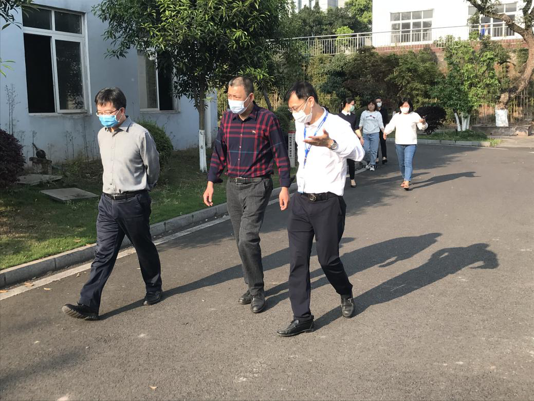 江陽區(qū)統(tǒng)戰(zhàn)部領(lǐng)導(dǎo)到我公司視察調(diào)研