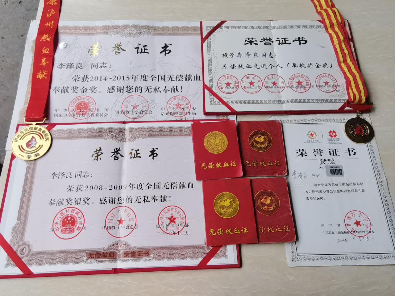 平凡的榜樣  ——記基層黨員李澤良